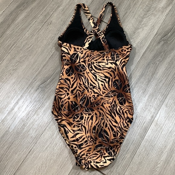 Speedo Tiger Print One-Piece Swimsuit size 6 - Picture 3 of 11